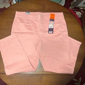 NWT gloria Vanderbilt pull on crop pants slimming size 16